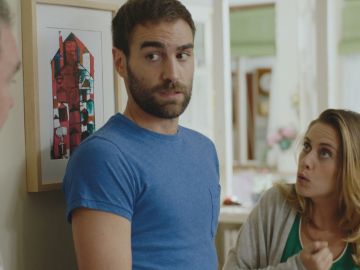 Antonio le propone a I&ntilde;aki que lo acompa&ntilde;e a cazar