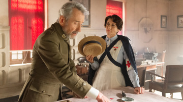 Alicia Borrachero (Carmen) y Pepe Sacristán (coronel Vicente Márquez) en Tiempos de guerra