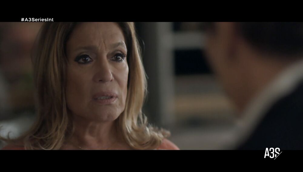Cora intenta convencer a Víctor de que se lleve a sus hijos a Miami en 'Los días eran así'
