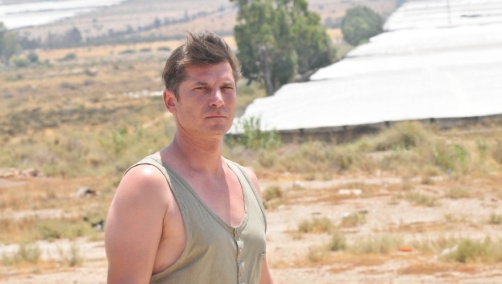 Lukas Peros es Eric en 'Mar de plástico'